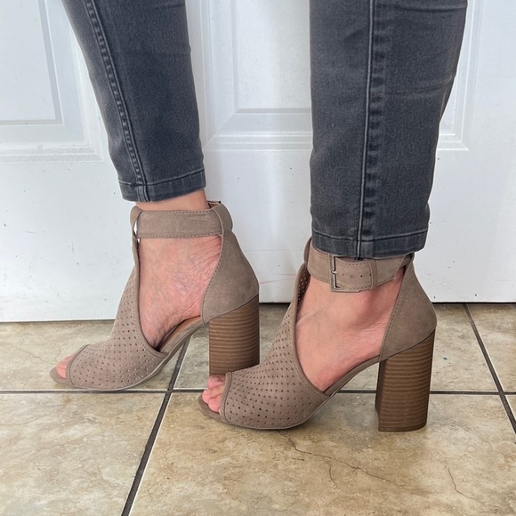 Universal Thread Ladies shoes - Picture 5 of 8